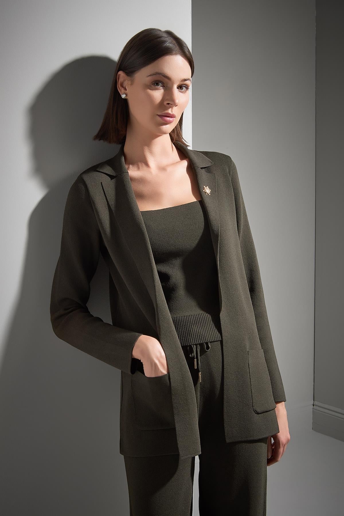 Atkı ve Broş Detaylı Bol Kesim Yeşil Triko Blazer Ceket