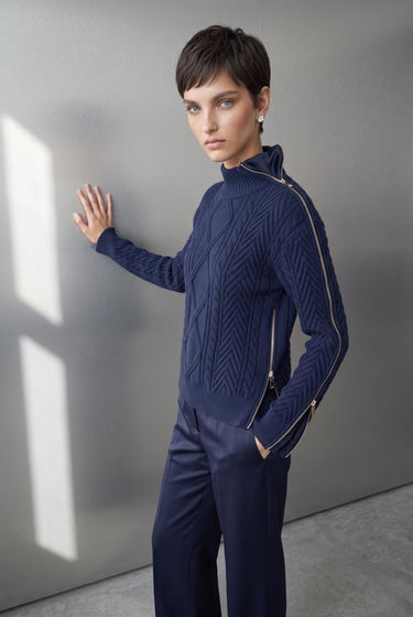 Saten Kumaş Detaylı Fermuarlı Lacivert Triko Kazak